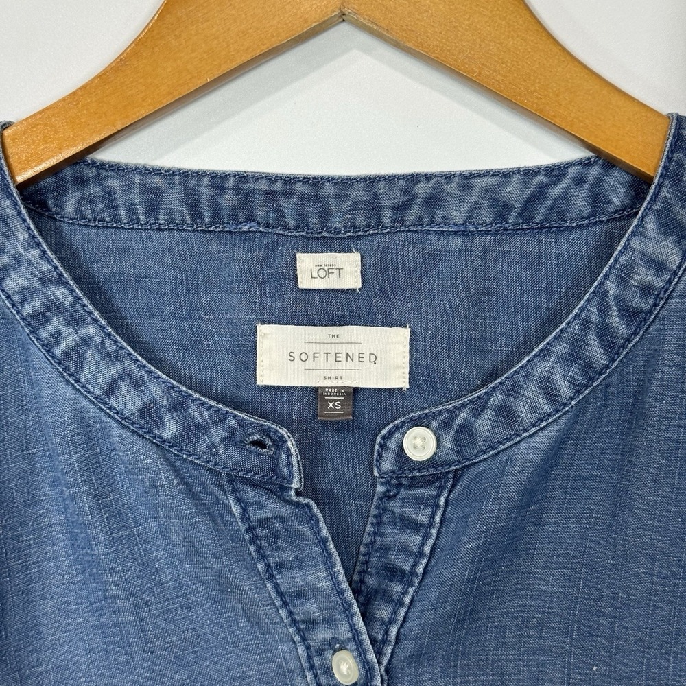 LOFT The Softened Shirt Women's XS Blue Chambray Cottagecore Hi Lo Hem Prarie - Picture 4 of 9